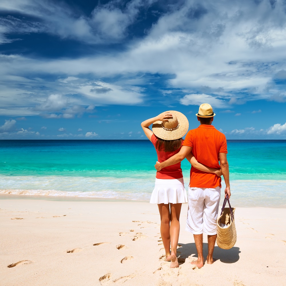 couple in seychelles-resized.jpg