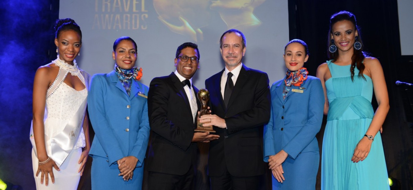 Manoj Papa, Chief Executive Officer Air Seychelles, and Minister Joël Morgan, Chairman Air Seychelles accept the Indian Ocean’s Leading Airline Award at the World Travel Awards